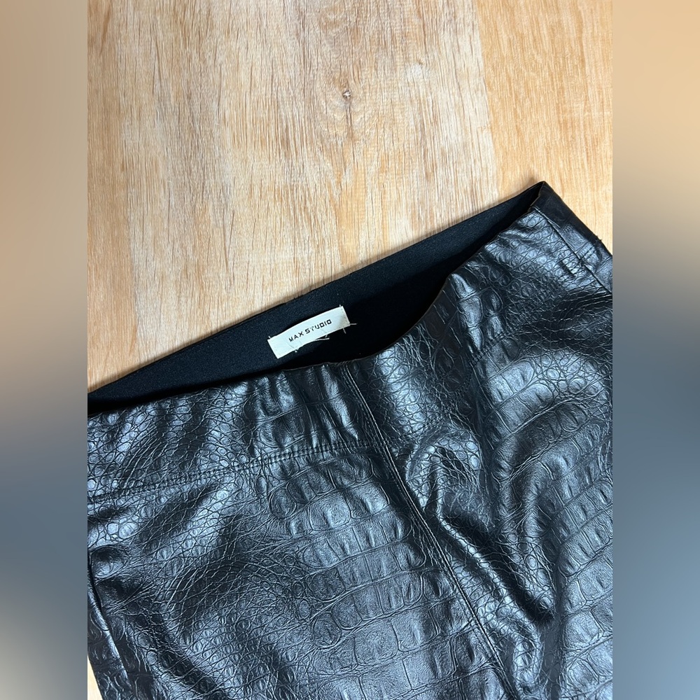 MAX STUDIO faux snake skin leather pants. Skinny leg/fitted. Excellent condition - Picture 3 of 7